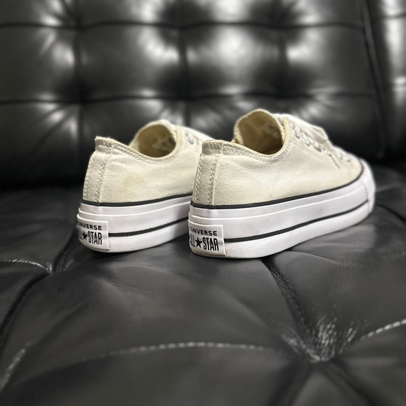 Converse Women’s Chuck Taylor All Star Lift Low Tops in White/Off White/Black - Picture 4 of 15